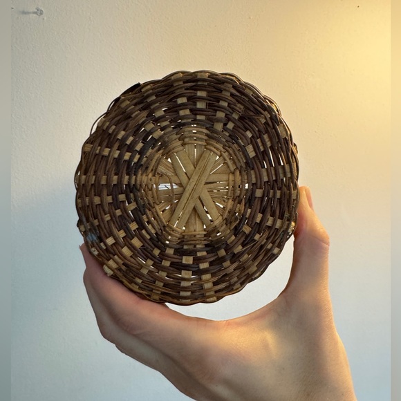 MCM Woven Wicker Wall Hanging Basket Planter - Picture 4 of 6